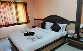 Hotel Sai Laxmi- Walkable Distance From Sai Baba Temple